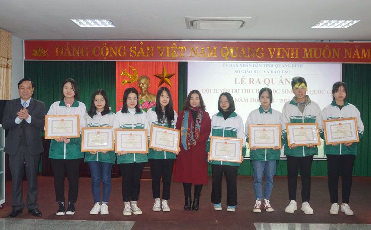 Đội tuyển Ngữ văn với 100% thí sinh đoạt giải tại kỳ thi học sinh giỏi Quốc gia năm học 2020 – 2021