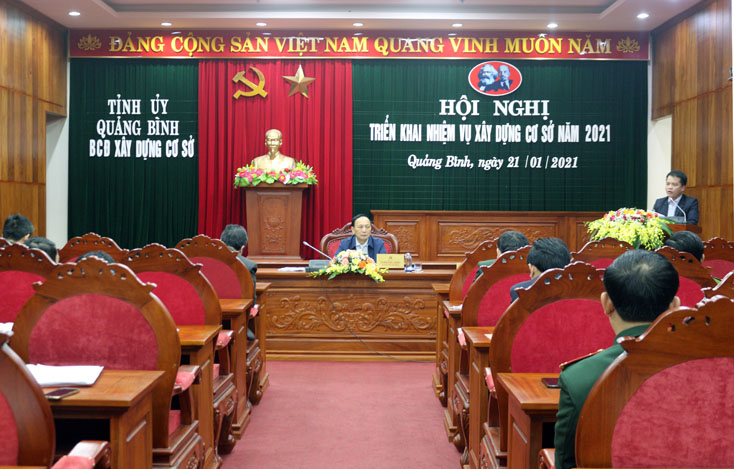 Các đại biểu thảo luận tại hội nghị.