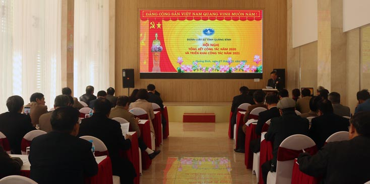 Các đại biểu và luật sư tham dự tại hội nghị.