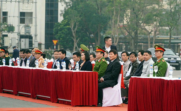 Các đại biểu tham dự lễ ra quân.