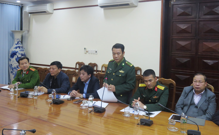 Lãnh đạo Bộ Chỉ huy Bộ đội Biên phòng báo cáo công tác bảo đảm an ninh trật tư xã hội ở vùng biên giới...