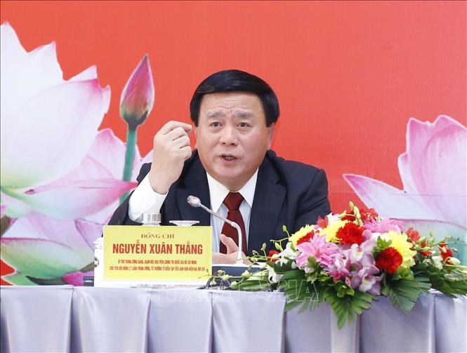Đồng chí Nguyễn Xuân Thắng, Bí thư Trung ương Đảng, Giám đốc Học viện Chính trị quốc gia Hồ Chí Minh, Chủ tịch hội đồng Lý luận Trung ương phát biểu tại buổi họp báo. Ảnh: Doãn Tấn/TTXVN