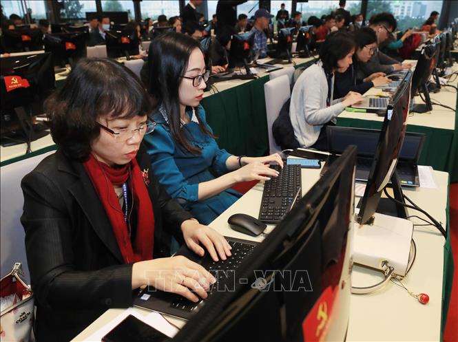  Phóng viên các cơ quan thông tấn, báo chí tác nghiệp tại họp báo. Ảnh: TTXVN