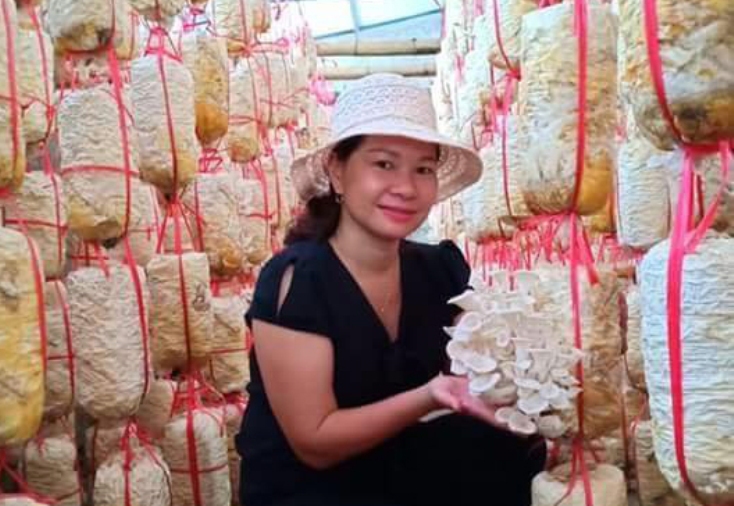 Chị Nguyễn Thị Xuân-Giám đốc HTX Nấm sạch Xuân Hưng, Chi hội trưởng Chi hội Phụ nữ thôn 3, xã Mỹ Trạch, huyện Bố Trach