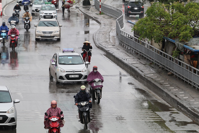  Hà Nội nhiều mây, ngày có mưa nhỏ vài nơi.