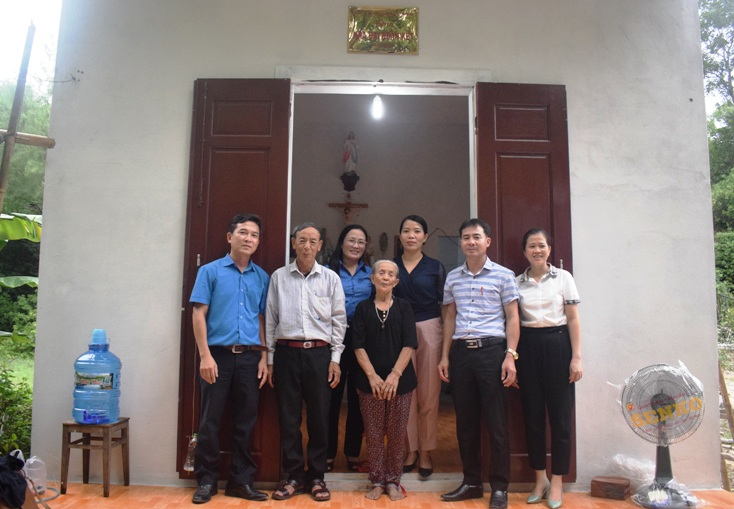 Ủy ban MTTQVN các cấp trên địa bàn tỉnh tranh thủ bàn giao nhà  "Đại đoàn kết " cho các hộ nghèo kịp đón tết Nguyên đán Tân Sửu năm 2021.