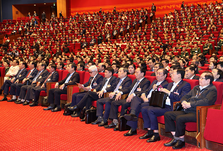 Đồng chí Vũ Đại Thắng, Ủy viên dự khuyết Ban Chấp hành Trung ương Đảng, Bí thư Tỉnh ủy và Đoàn Đại biểu Đảng bộ tỉnh Quảng Bình trong ngày làm việc thứ hai tại Đại hội.