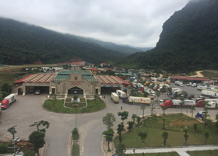 Khu kinh tế cửa khẩu Cha Lo sôi động những âm thanh ngày mới