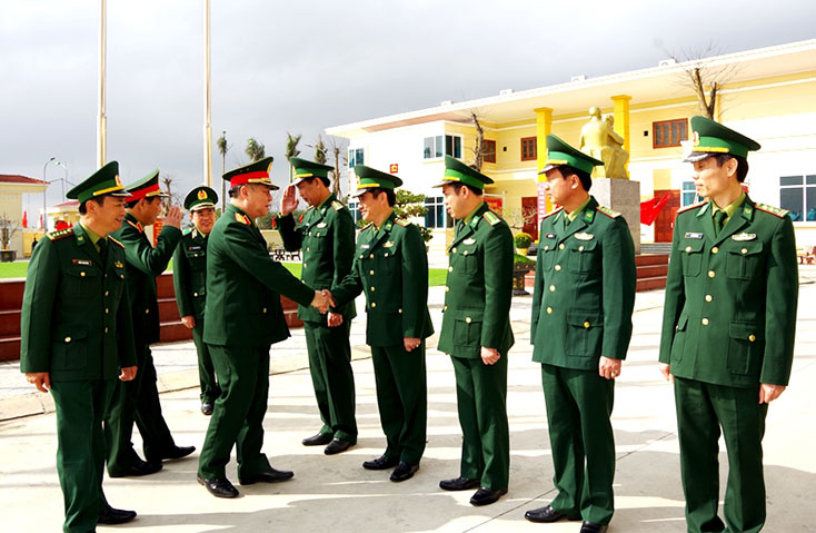 Thượng tướng Nguyễn Trọng Nghĩa, Bí thư Trung ương Đảng, Phó Chủ nhiệm Tổng cục Chính trị QĐND Việt Nam cùng đoàn công tác đến thăm, kiểm tra tại Bộ Chỉ huy BĐBP tỉnh Quảng Bình.