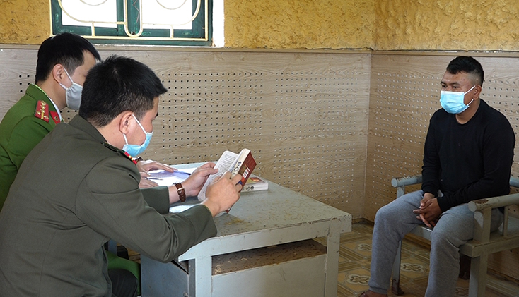 Đối tượng Pùm Coong Khăm Đeng tại cơ quan điều tra