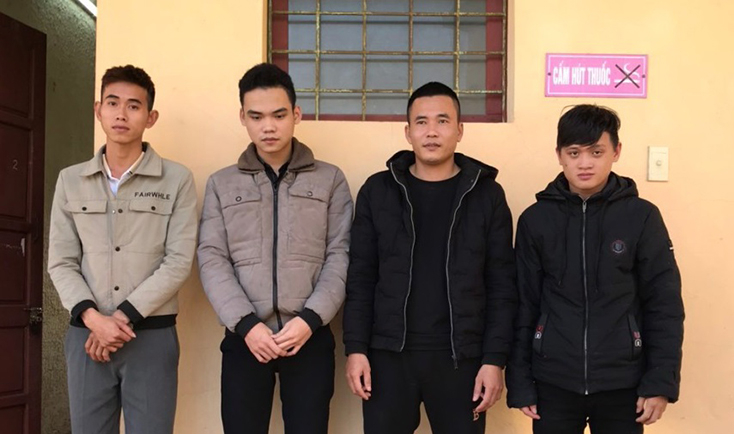 Các đối tượng lừa đảo chiếm đoạt tài sản trên mạng xã hội bị Công an TX. Ba Đồn tạm giữ để điều tra, làm rõ.