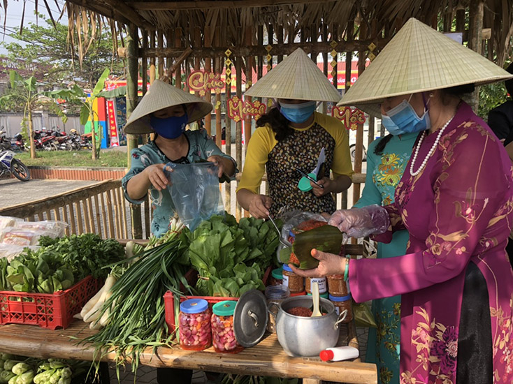 Người tham gia lễ hội đều mang khẩu trang nhằm phòng chống dịch Covid-19