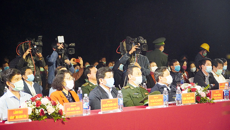 Các đại biểu tham dự chương trình.