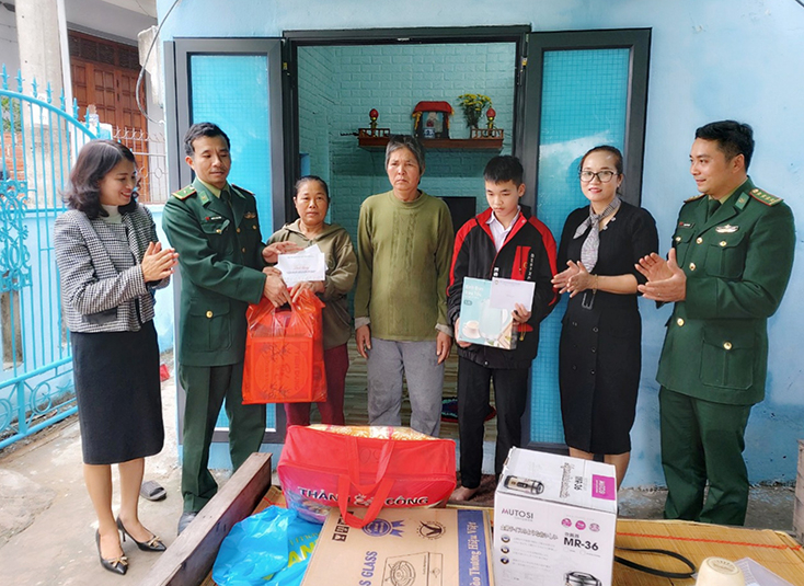 Các doanh nghiệp, đơn vị, tổ chức xã hội và các nhà hảo tâm cùng chung tay chăm lo Tết cho người nghèo và gia đình chính sách trên địa bàn TP. Đồng Hới.