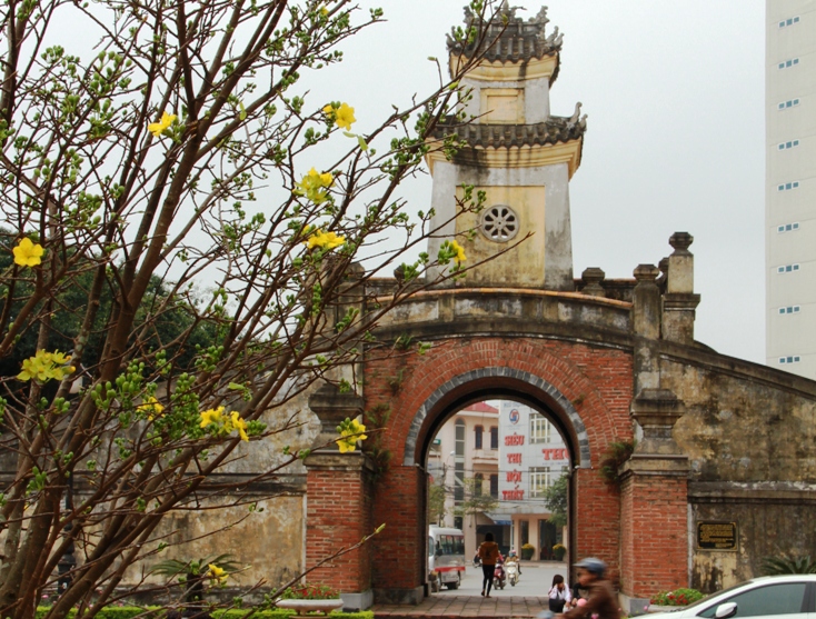 Di tích văn hóa lịch sử Quảng Bình Quan.
