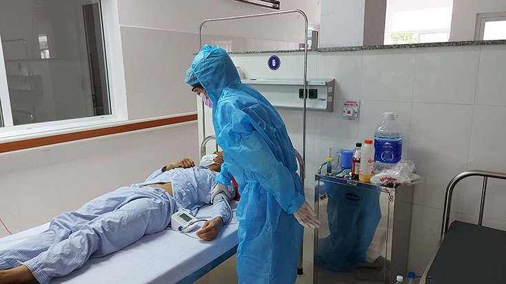 Các bệnh viện đều chuẩn bị những điều kiện cần thiết để bảo đảm an toàn cho cán bộ, nhân viên y tế thực hiện nhiệm vụ tại khu cách ly, điều trị đặc biệt.