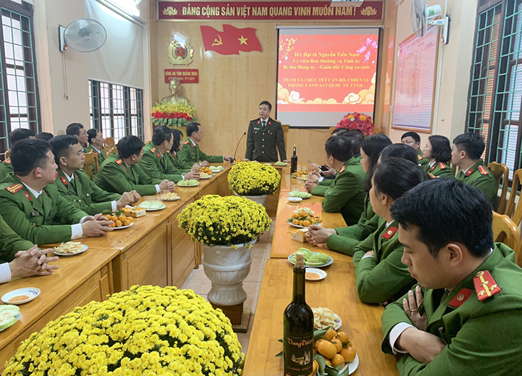 Giám đốc Công an tỉnh thăm, chúc Tết cán bộ, chiến sỹ Phòng Cảnh sát QLHC về TTXH.