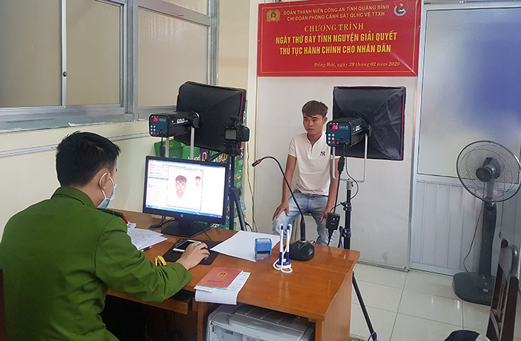 Trong tháng đầu tiên triển khai, toàn tỉnh cấp gần 2.000 thẻ CCCD sử dụng chíp điện tử cho người dân