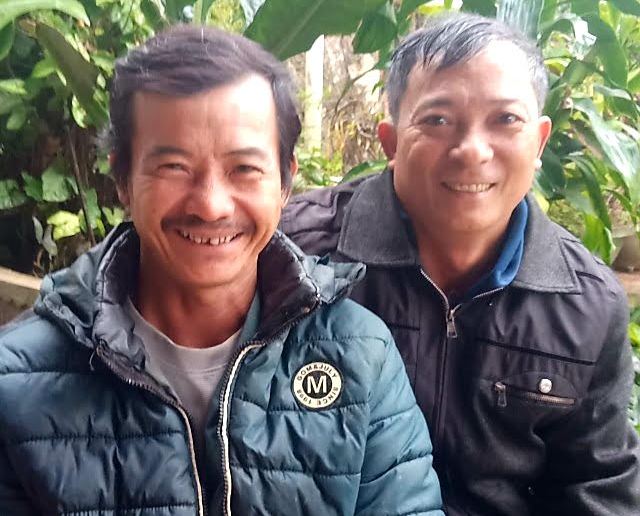Anh Hào và anh Huệ dũng cảm cứu người trong lũ dữ.