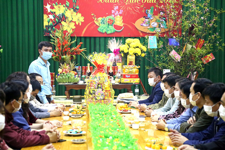Lãnh đạo ngành Y tế chúc tết cán bộ CDC trong đêm giao thừa