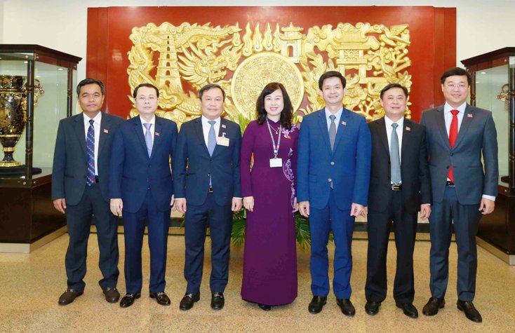 Đồng chí Vũ Đại Thắng, Ủy viên Ban Chấp hành Trung ương Đảng, Bí thư Tỉnh ủy và các đại biểu tại Đại hội XIII