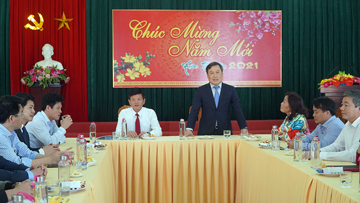 Đồng chí Bí thư Tỉnh ủy Vũ Đại Thắng chúc cán bộ, nhân viên các cấp Hội Nông dân năm mới  sức khoẻ, thành công, chúc bà con nông dân mùa màng bội thu.