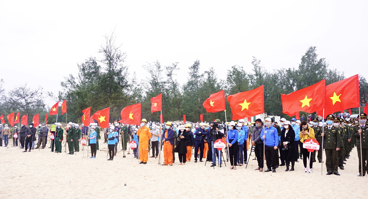 Các lực lượng tham gia lễ phát động  
