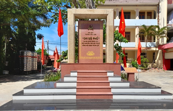 Bia ghi dấu nơi thành lập  