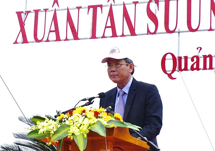 Đồng chí Trần Thắng, Phó Bí thư Tỉnh ủy, Chủ tịch UBND tỉnh phát động  "Tết trồng cây đời đời nhớ ơn Bác Hồ” (ảnh Nguyễn Hoàng)