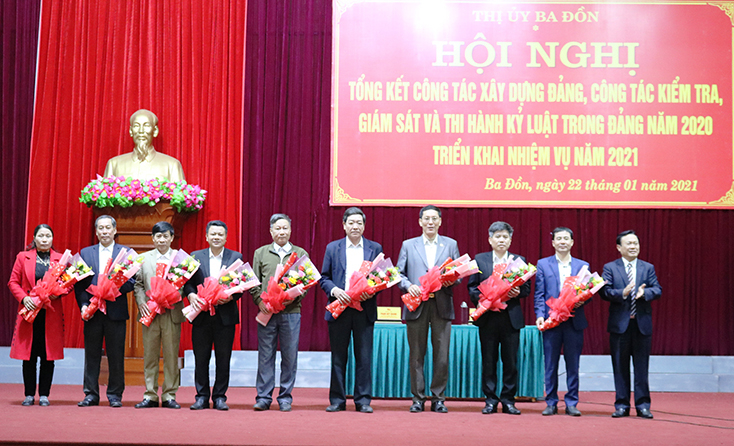 Các tập thể, cá nhân được biểu dương vì có thành tích xuất sắc trong công tác kiểm tra, giám sát năm năm 2020