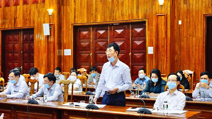 Đại biểu thảo luận tại buổi họp.