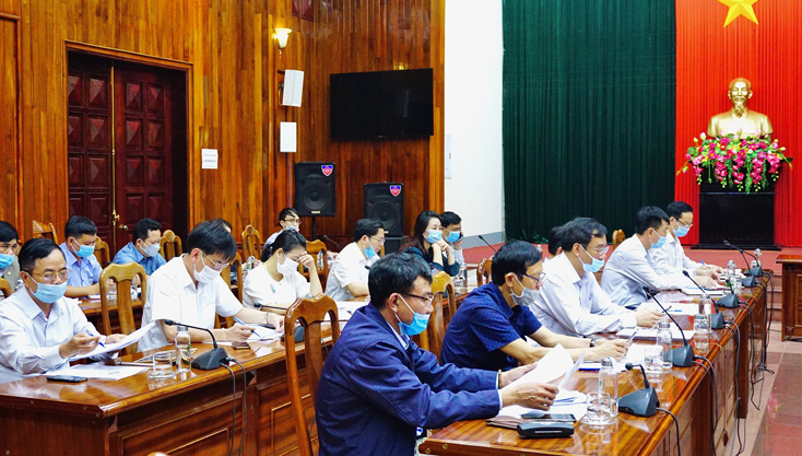 Các đại biểu tham gia buổi họp.