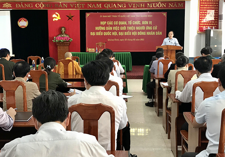 Đại diện Ban Thường trực Ủy ban MTTQVN tỉnh phát biểu tại cuộc họp.