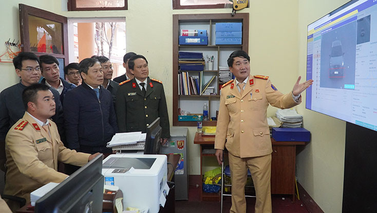 Đồng chí Bí thư Tỉnh ủy Vũ Đại Thắng yêu cầu lực lượng chức năng phát huy hiệu quả hệ thống camera giám sát ATGT.