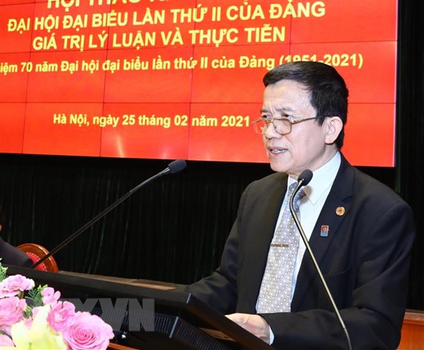 PGS,TS Nguyễn Mạnh Hà, nguyên Viện trưởng Việt Lịch sử Đảng (Học viện Chính trị Quốc gia Hồ Chí Minh) tham luận tại điểm cầu Hà Nội. (Ảnh: Văn Điệp/TTXVN)