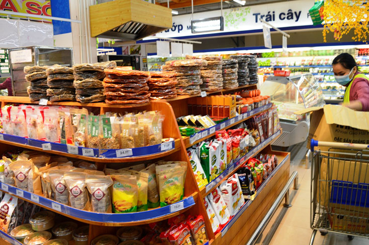 Hoạt động kiểm tra các cơ sở sản xuất, chế biến, kinh doanh thực phẩm nhằm hạn chế tối đa các vụ ngộ độc thực phẩm trong dịp Tết Nguyên đán và lễ hội Xuân 2021 trên địa bàn.