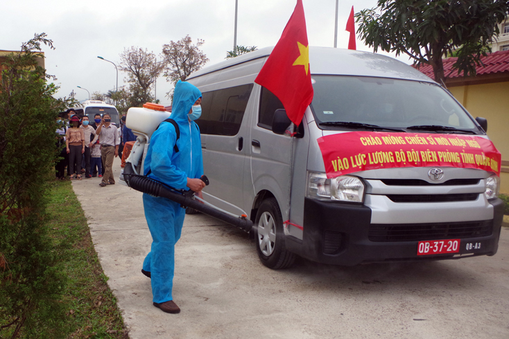 Lễ giao, nhận quân tại TP. Đồng Hới bảo đảm an toàn trong phòng, chống dịch bệnh Covid-19.