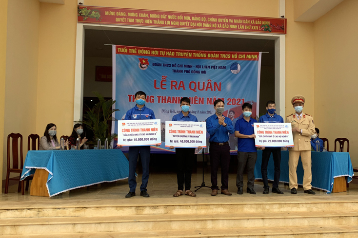 Ban Thường vụ Thành Đoàn Đồng Hới trao tặng 3 công trình thanh niên trong lễ ra quân Tháng Thanh niên năm 2021