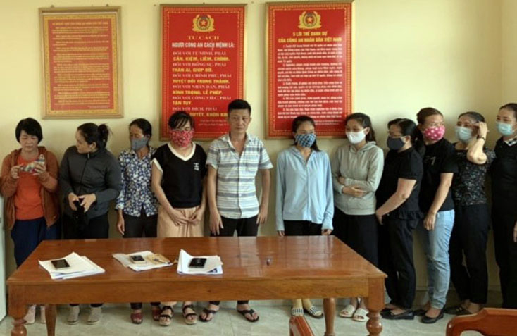 Công an TP. Đồng Hới bắt giữ các đối tượng đánh bạc bằng hình thức số đề.