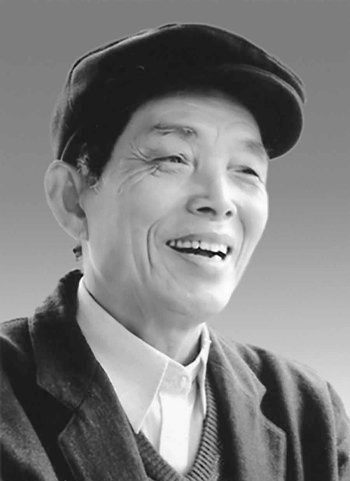 Nhà thơ Hoàng Bình Trọng.