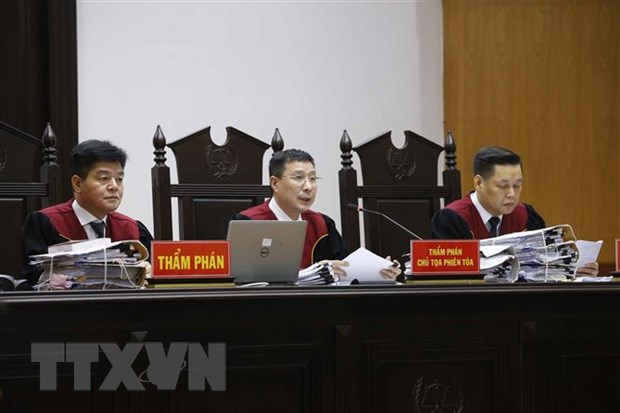 Hội đồng xét xử xét hỏi các bị cáo. (Ảnh: Doãn Tấn/TTXVN)