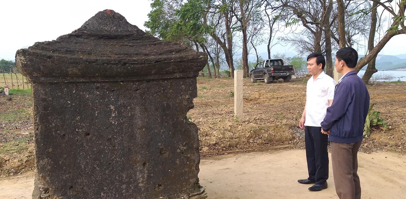Dấu tích ngôi miếu cổ.