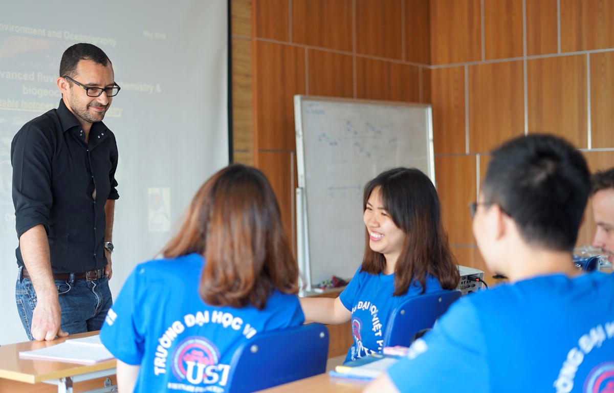 Giờ học của giảng viên, sinh viên Đại học Việt-Pháp. (Ảnh: PV/Vietnam+)