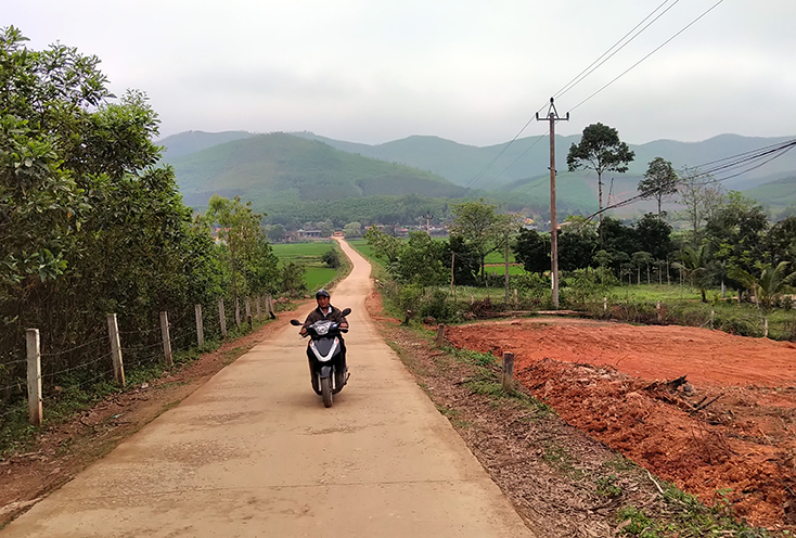 Đường lên xã Lâm Trạch 