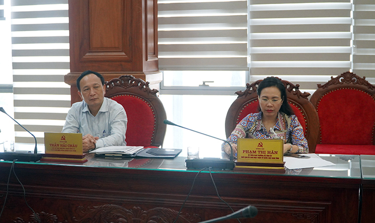 Các đại biểu dự phiên họp.