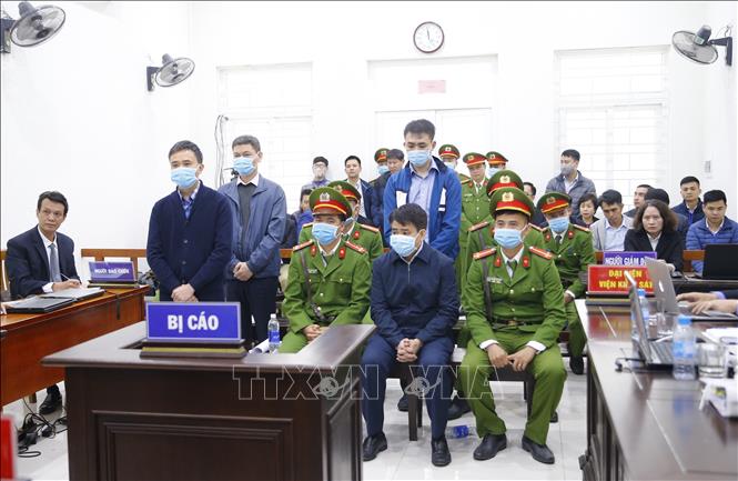 Nguyễn Đức Chung và các bị cáo tại phiên tòa phiên tòa xét xử sơ thẩm Vụ án  