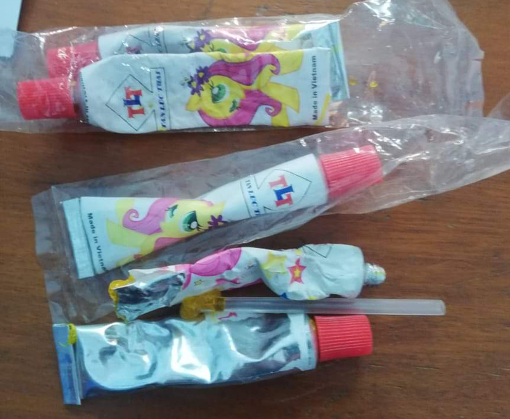 Loại kẹo bong bóng mà các em đã sử dụng (ảnh do gia đình cung cấp).
