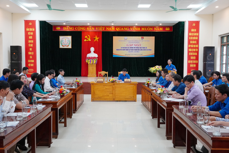 Các đại biểu dự buổi gặp mặt.
