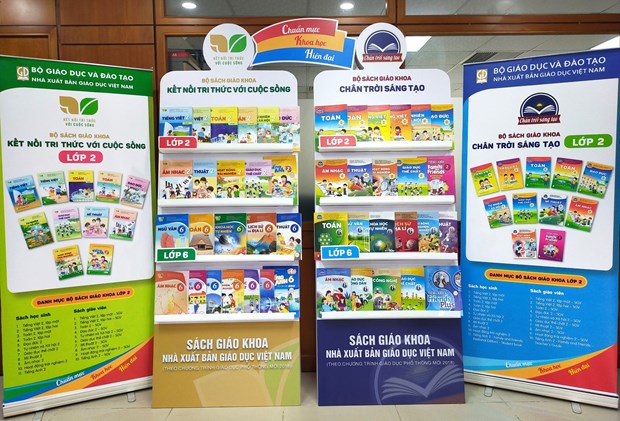  Sách giáo khoa lớp 2 và lớp 6 mới được Nhà xuất bản Giáo dục Việt Nam giới thiệu. (Ảnh: PV)