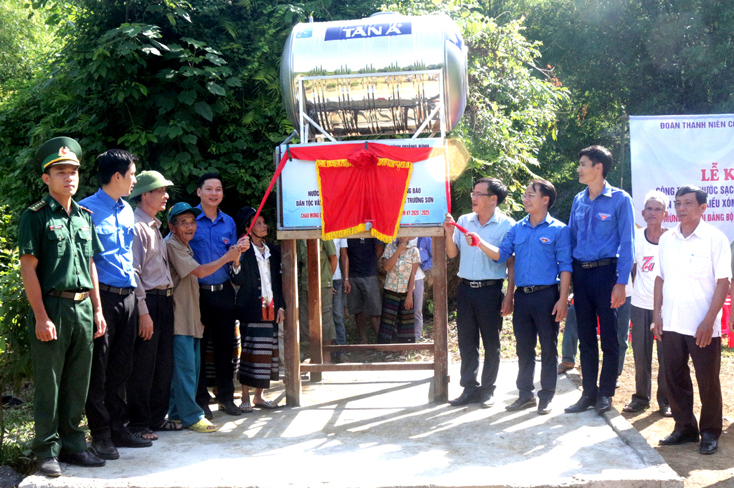 Khánh thành công trình nước sạch tại xã miền núi Trường Sơn, huyện Quảng Ninh. 